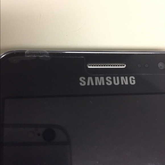 Cell phone. From Metro. - Picture 4 of 5